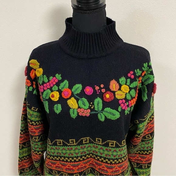 Waves Sweater Women’s Size small Embroidered Fall Floral & berries Sweater - Picture 3 of 15